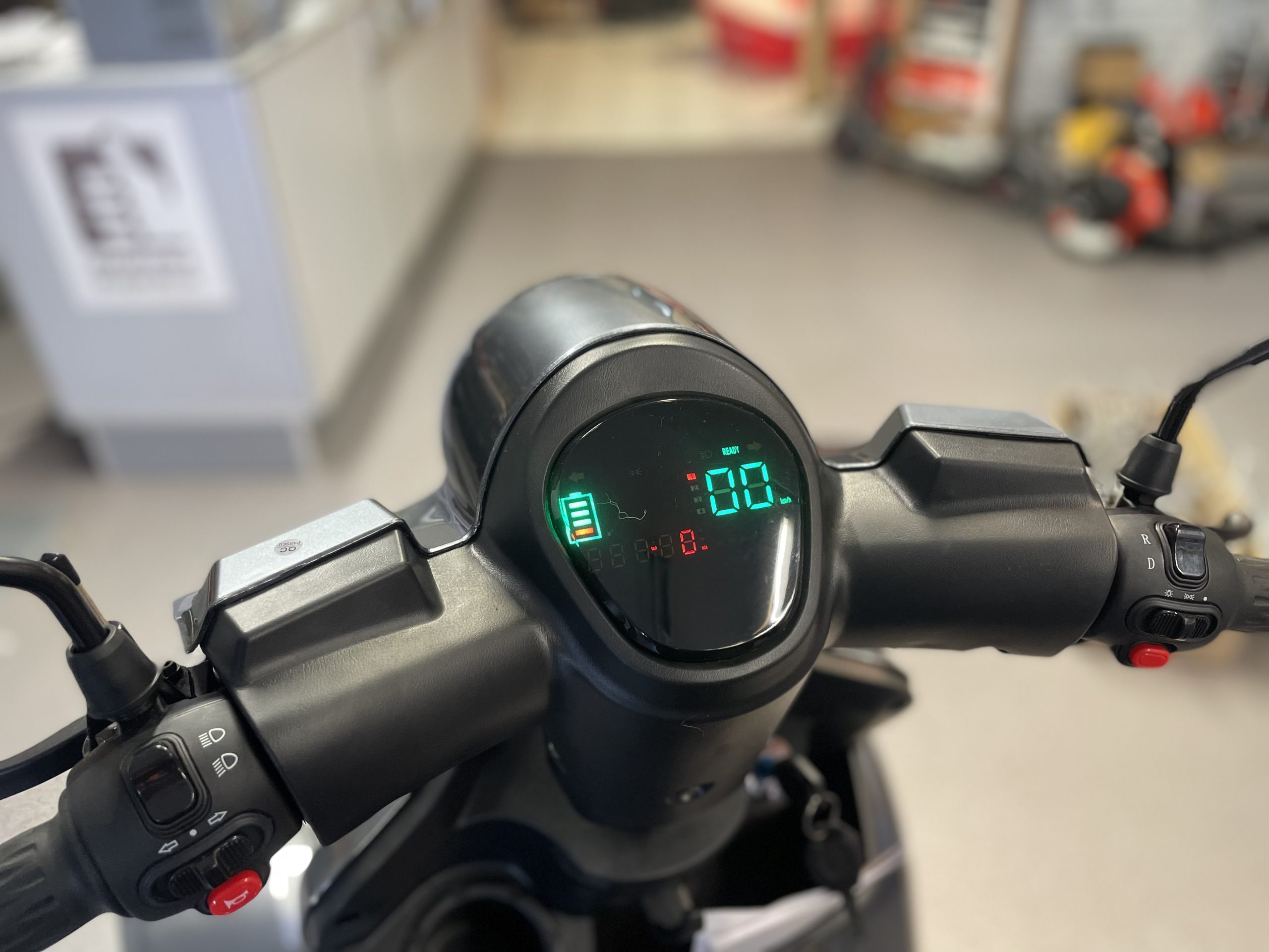 Elektriroller RX-VF1 4-RATTALINE (koos korviga) - Image 4