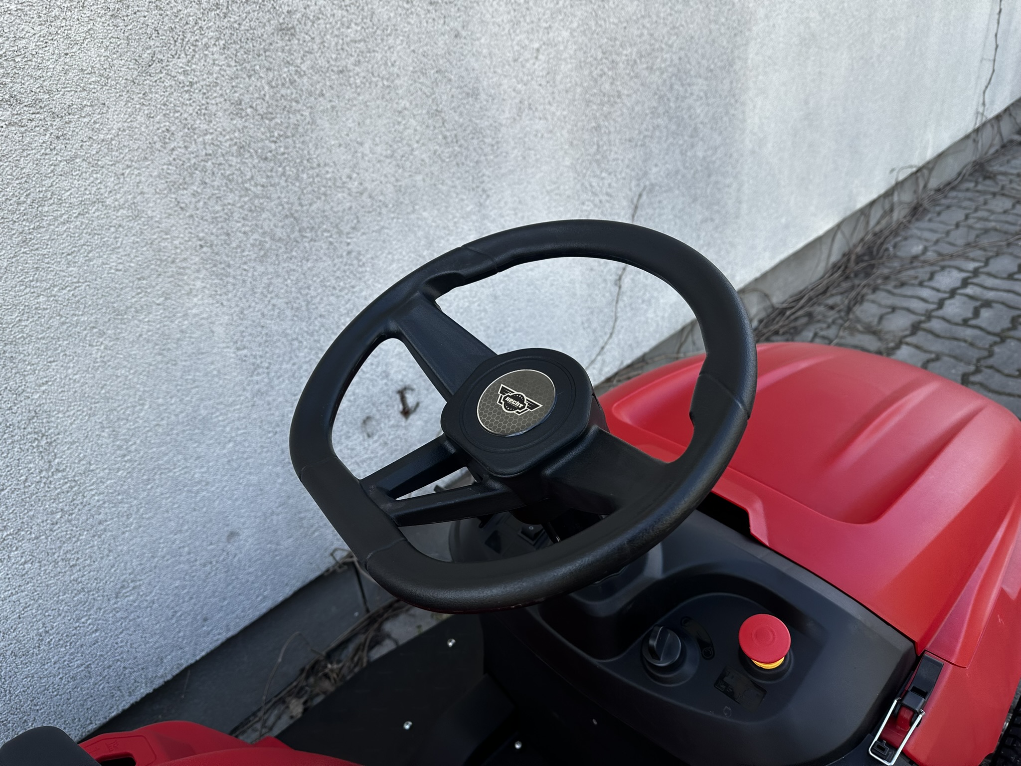 Kogujaga murutraktor Hecht 5196 + mootoriõli + akulaadija - Image 4